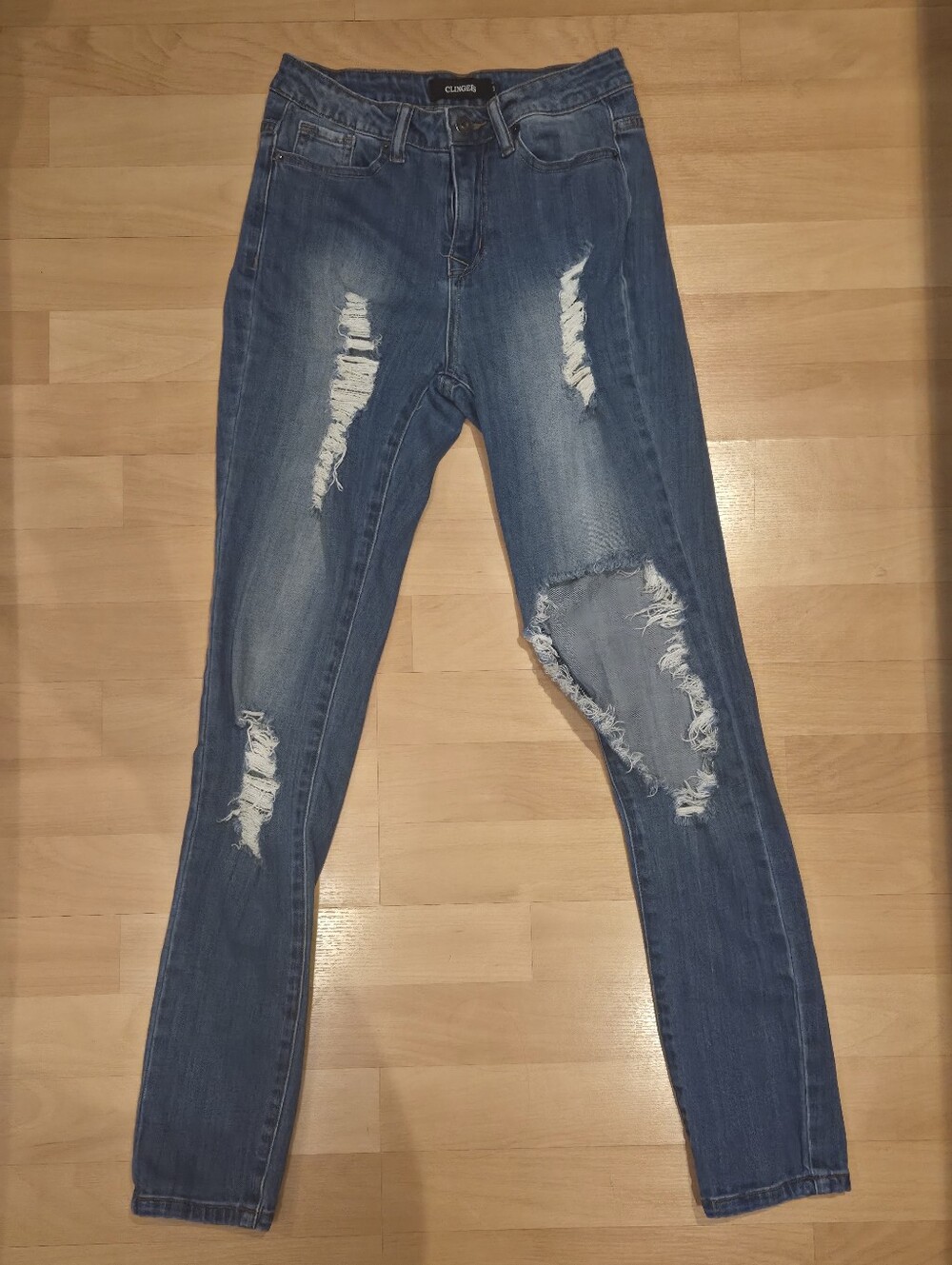 Women's ripped skinny jeans